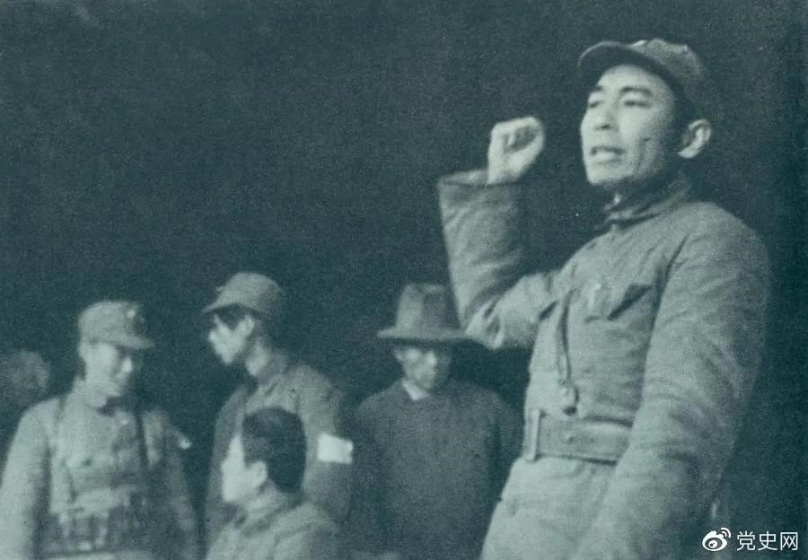 1939年2月23日，周恩來到皖南新四軍軍部，傳達(dá)中央關(guān)于新四軍向北向敵后發(fā)展的方針。