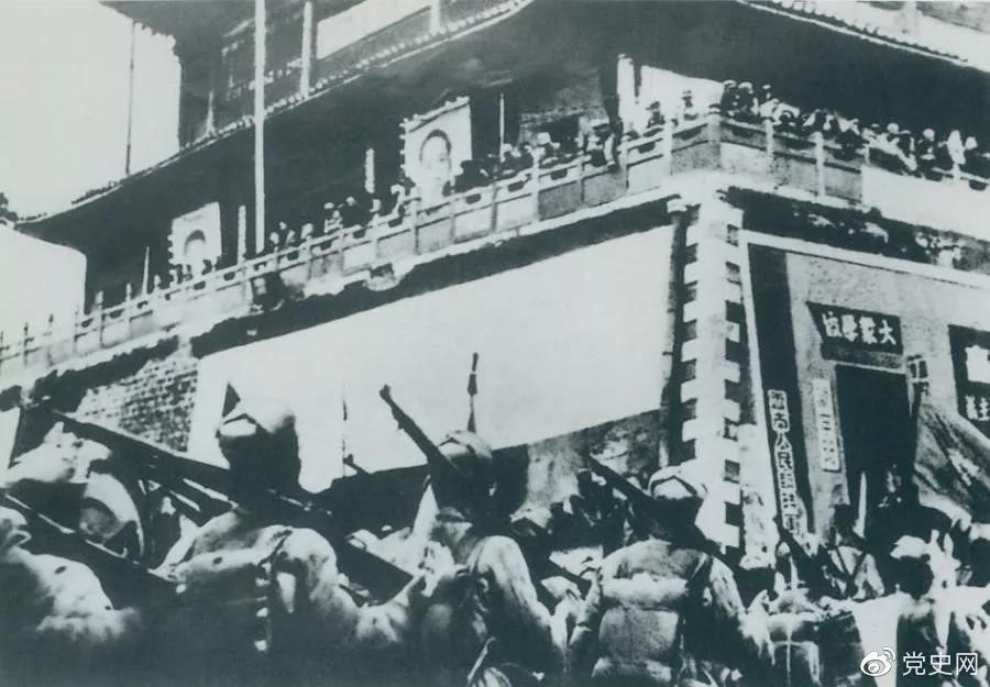 1950年2月20日，人民解放軍進駐昆明。