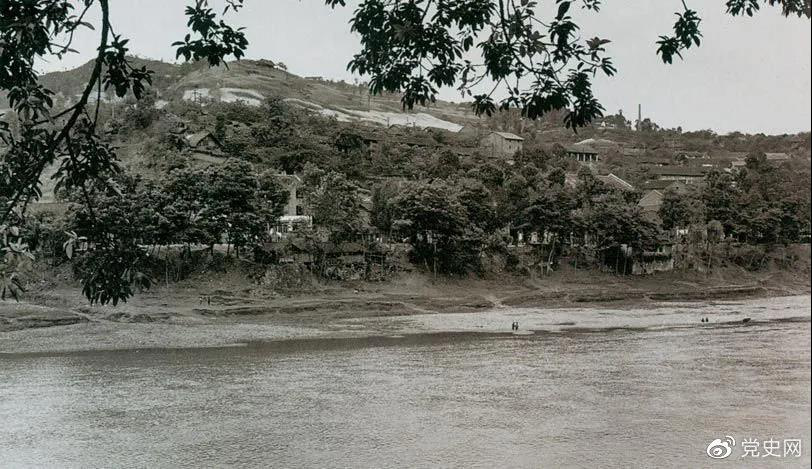 1935年3月16日至17日，紅一方面軍三渡赤水的渡口之一——茅臺(tái)渡口。