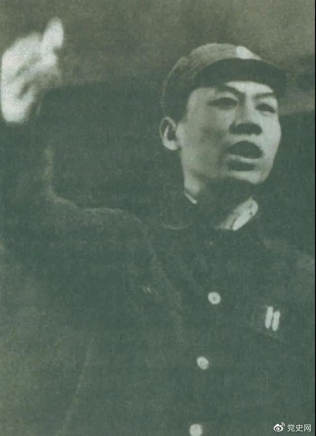 1943年，劉少奇在延安。