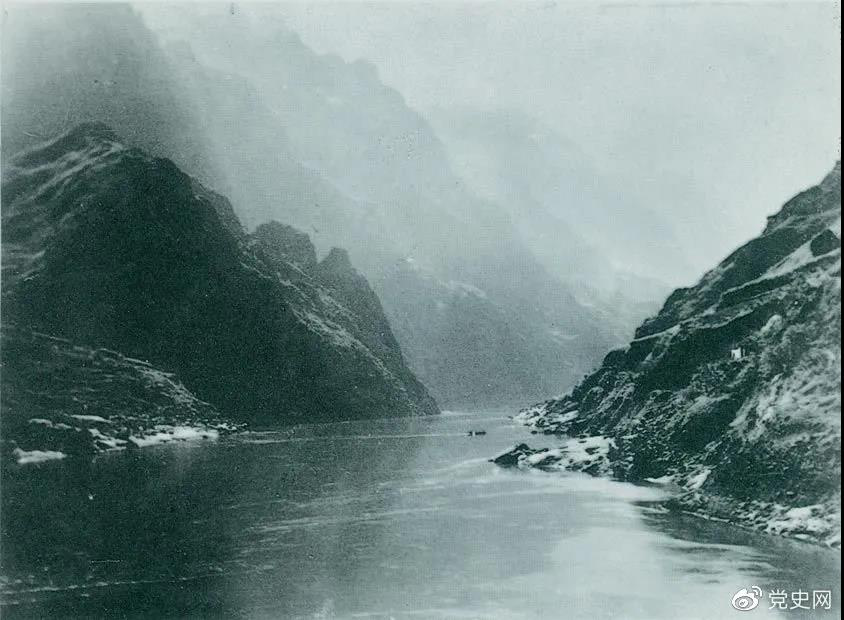 1935年3月中旬，紅軍三渡赤水，再次入川。隨后，又出奇不意地于3月21日四渡赤水，佯攻貴陽，然后又向西北方向急進(jìn)。圖為赤水河。