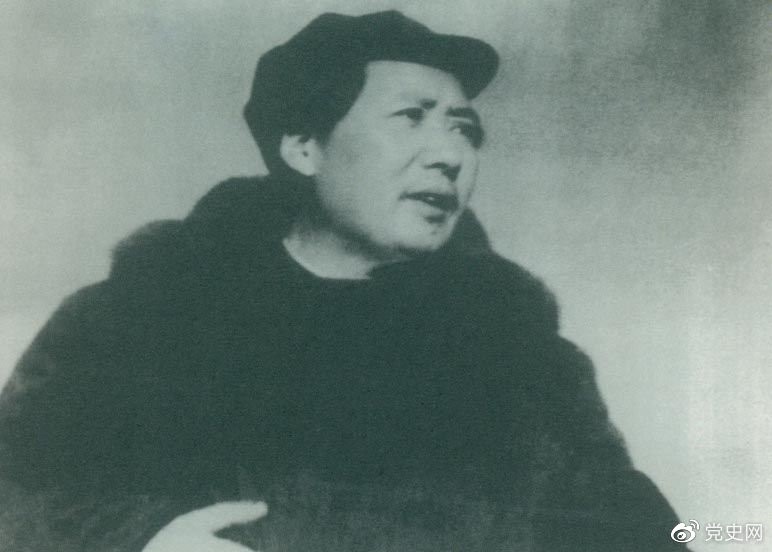　　1949年3月23日，毛澤東率領(lǐng)中共中央機(jī)關(guān)離開西柏坡前往北平。出發(fā)時(shí)，他對周恩來說，今天是進(jìn)京的日子，進(jìn)京趕考去。我們決不當(dāng)李自成，我們都希望考個(gè)好成績。