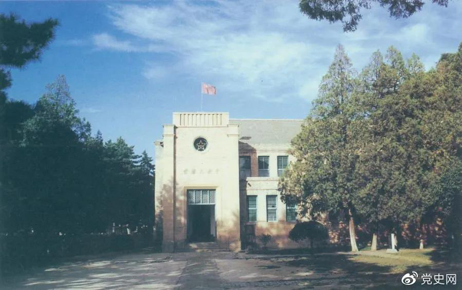 楊家?guī)X革命舊址，位于延安城西北約3公里，是中共中央1938年11月至1947年3月的所在地。