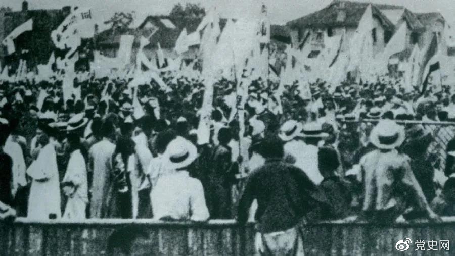 1925年5月30日，上海爆發(fā)了反帝愛國的五卅運動，掀起了全國范圍大革命高潮。