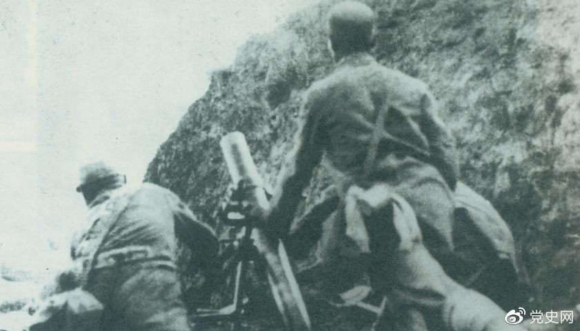 1940年8月，八路軍在總司令朱德、副總司令彭德懷的指揮下，向華北敵占交通線和各據(jù)點(diǎn)發(fā)動了大規(guī)模進(jìn)攻戰(zhàn)役，即“百團(tuán)大戰(zhàn)”。