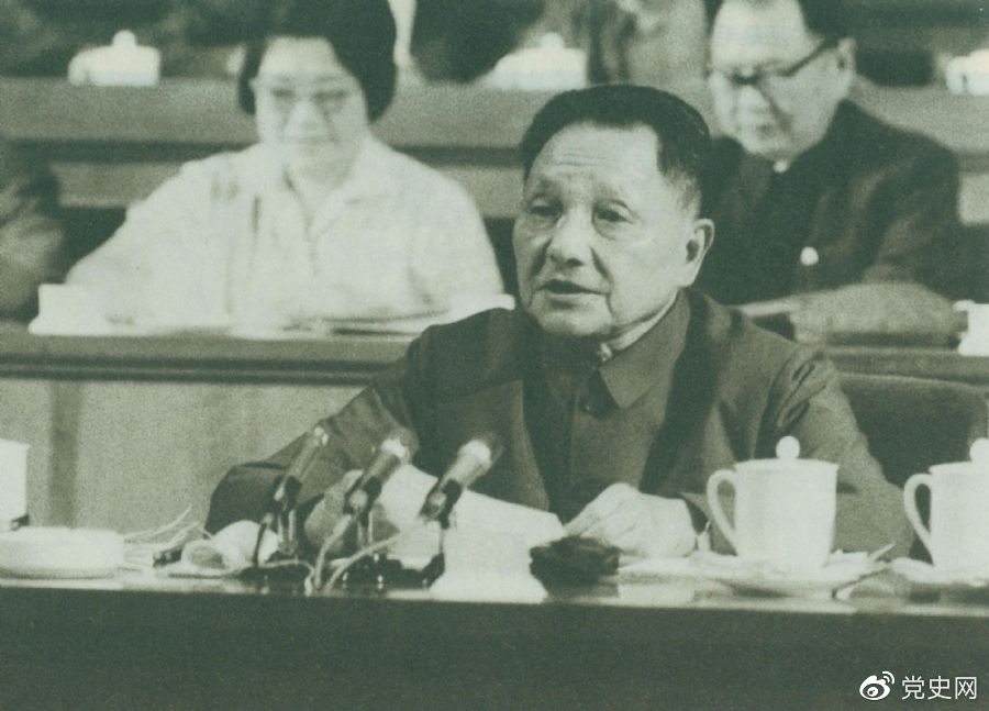 1977年8月18日，鄧小平在中國(guó)共產(chǎn)黨第十一次全國(guó)代表大會(huì)的閉幕會(huì)上提出：“一定要恢復(fù)和發(fā)揚(yáng)毛主席為我們黨樹立的實(shí)事求是的優(yōu)良傳統(tǒng)和作風(fēng)?！?/></p><p>1977年8月18日，鄧小平在中國(guó)共產(chǎn)黨第十一次全國(guó)代表大會(huì)的閉幕會(huì)上提出：“一定要恢復(fù)和發(fā)揚(yáng)毛主席為我們黨樹立的實(shí)事求是的優(yōu)良傳統(tǒng)和作風(fēng)。”</p><p><br/></p><p>轉(zhuǎn)載：共產(chǎn)黨員網(wǎng)</p><p><br/></p>
							
							</div><!-- article-con -->






		<div   id=